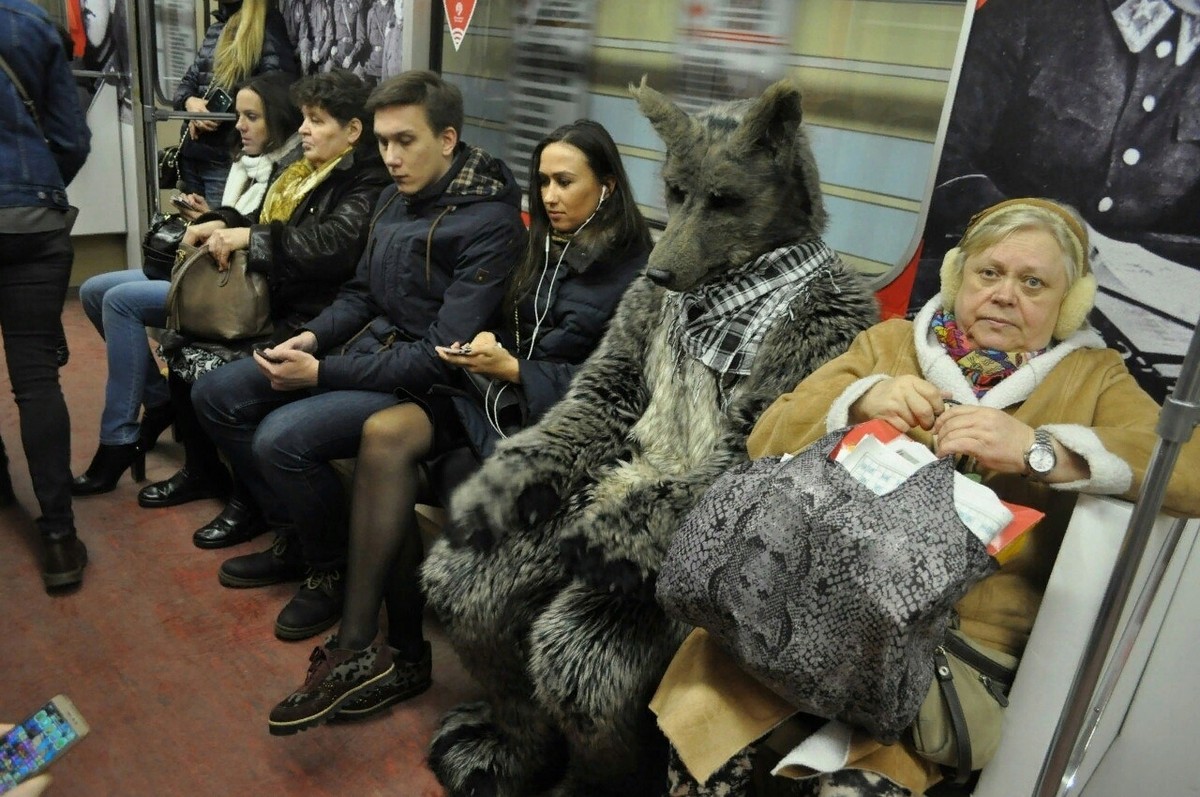 Strange People In The Subway (19 pics)