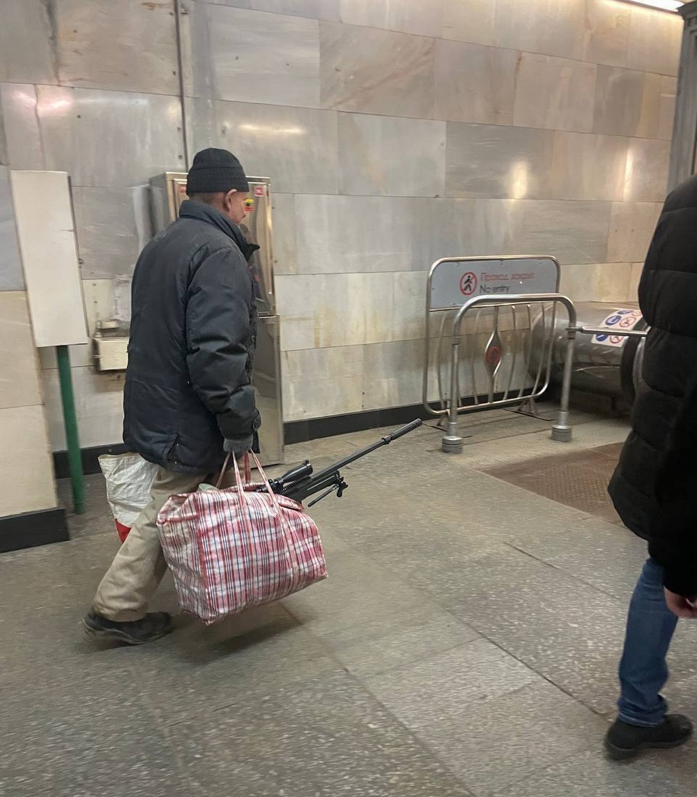 Strange People In The Subway (19 pics)