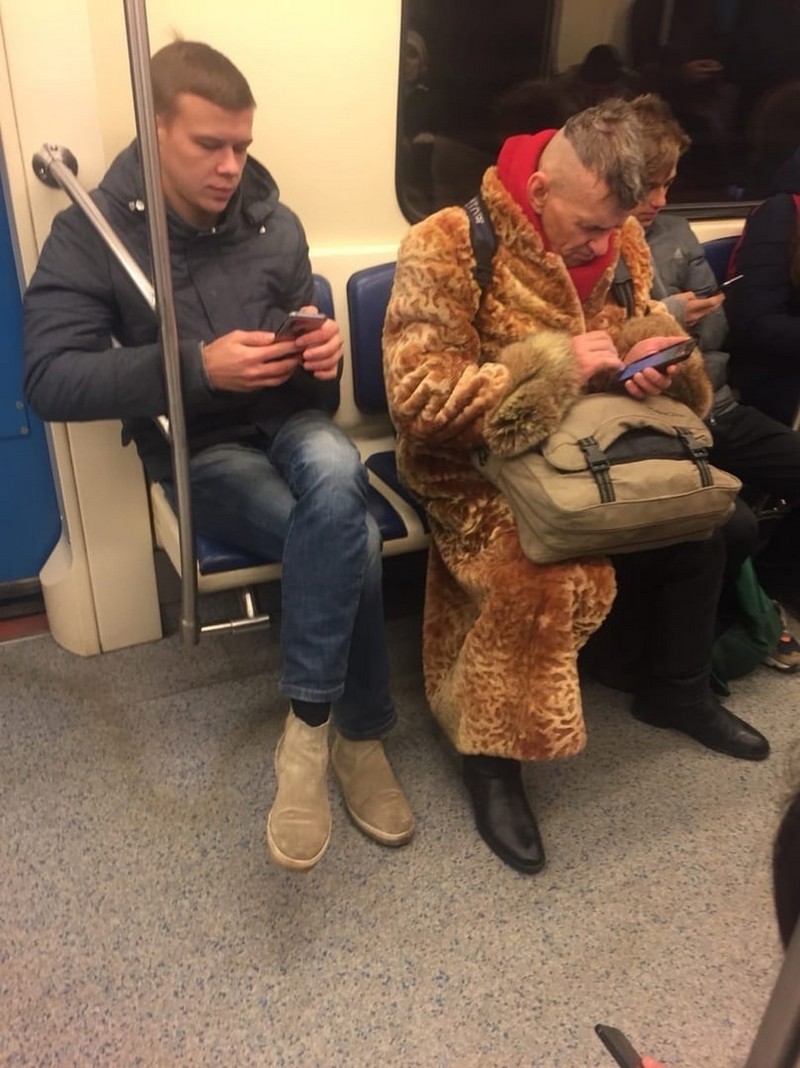 Strange People In The Subway (19 pics)