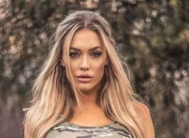 Girls With Guns (43 pics)