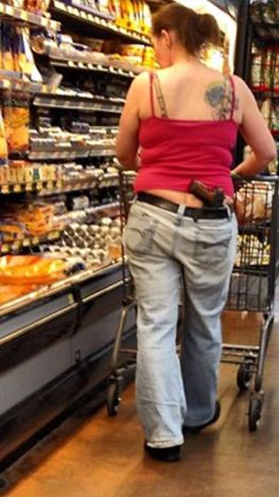 Strange People In Stores (22 pics)