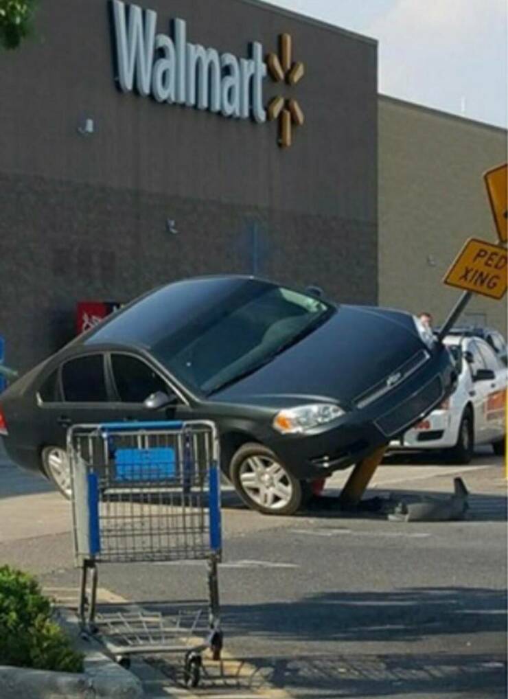 Strange People In Stores (22 pics)