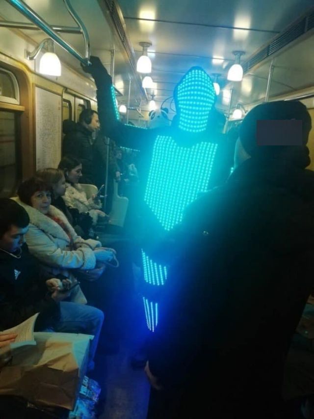 Strange People In The Subway (21 pics)