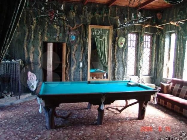 Odd Interiors (14 pics)