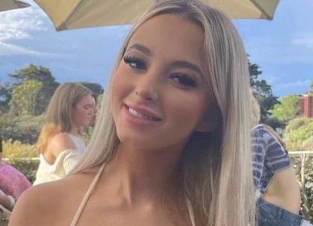 Braless Girls (35 pics)