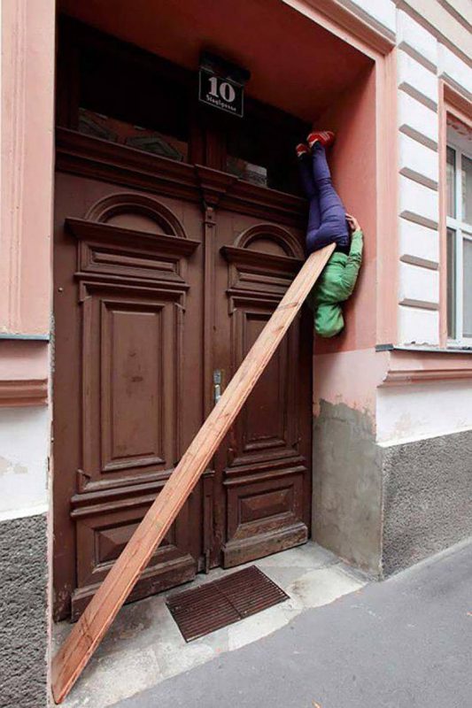 What Is Going On Here? (18 pics)