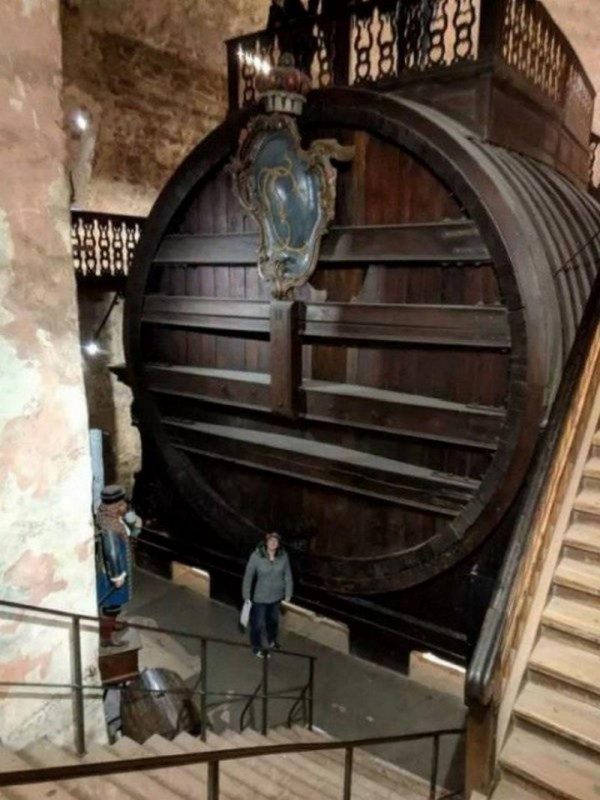 Huge Things (20 pics)