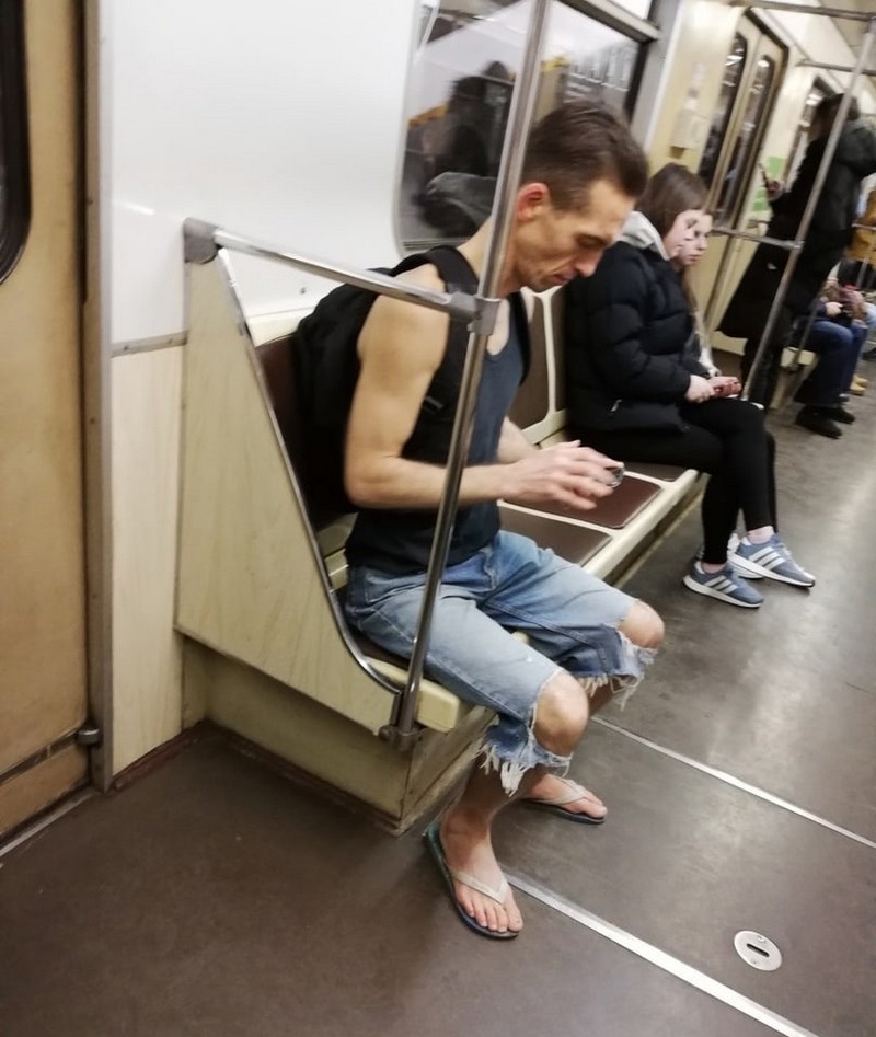 Strange People In The Subway (19 pics)