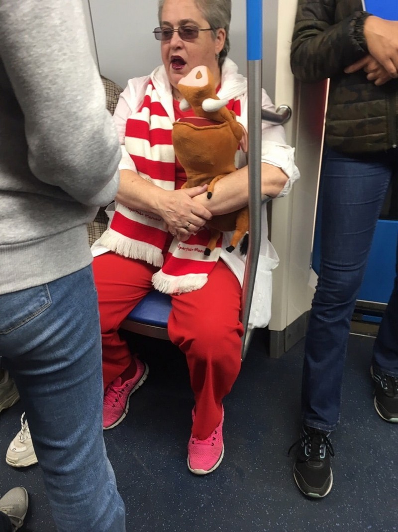 Strange People In The Subway (19 pics)