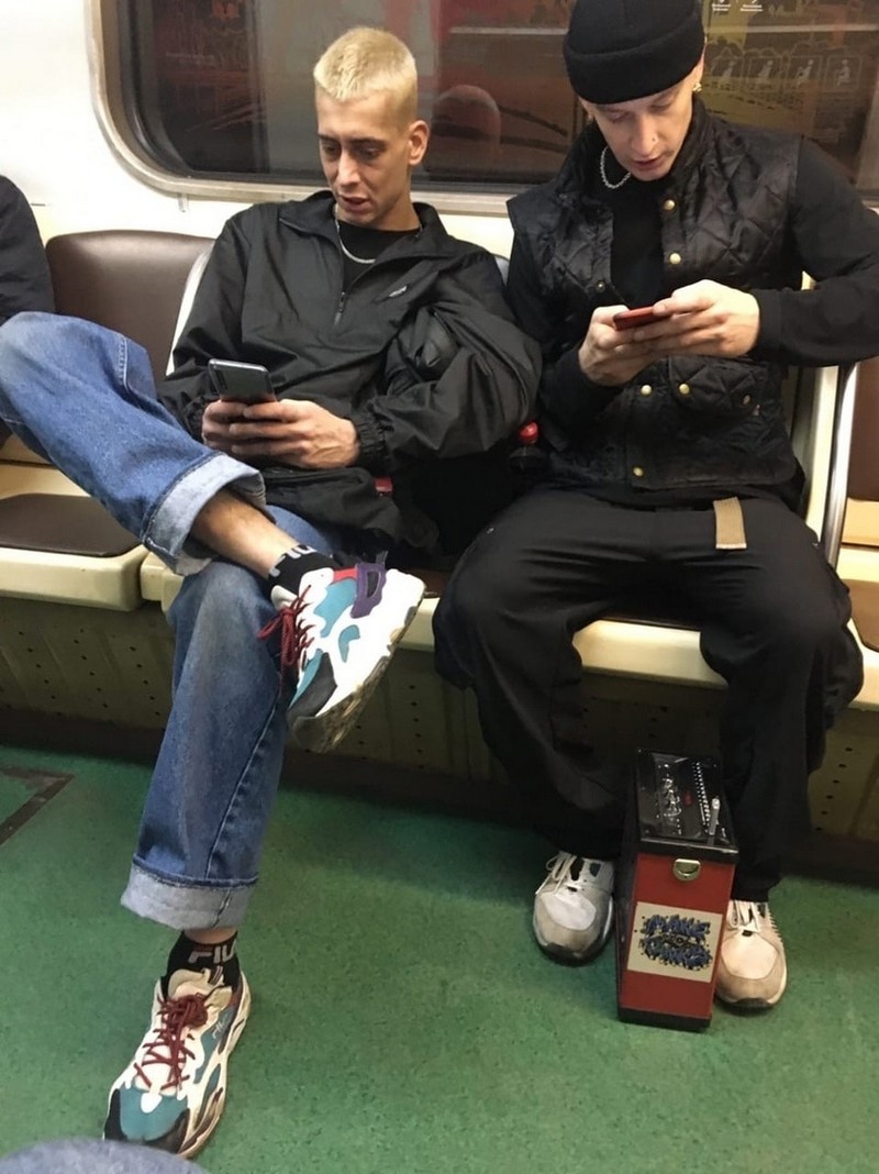 Strange People In The Subway (19 pics)