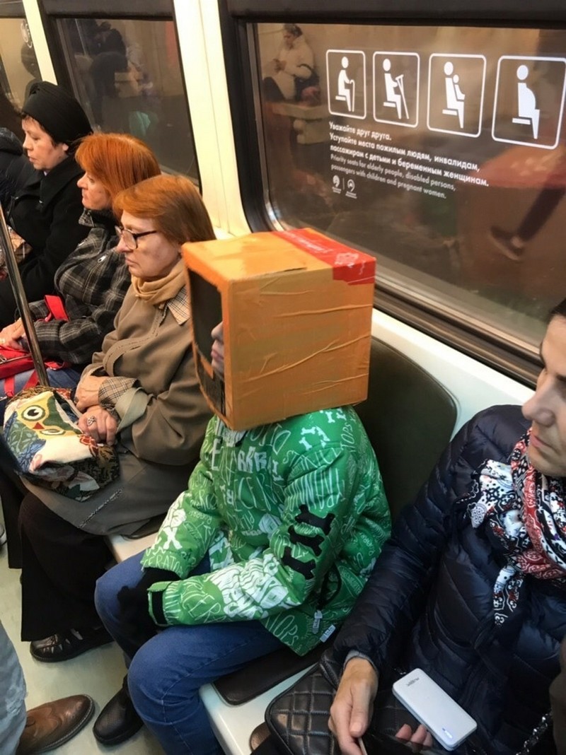 Strange People In The Subway (19 pics)