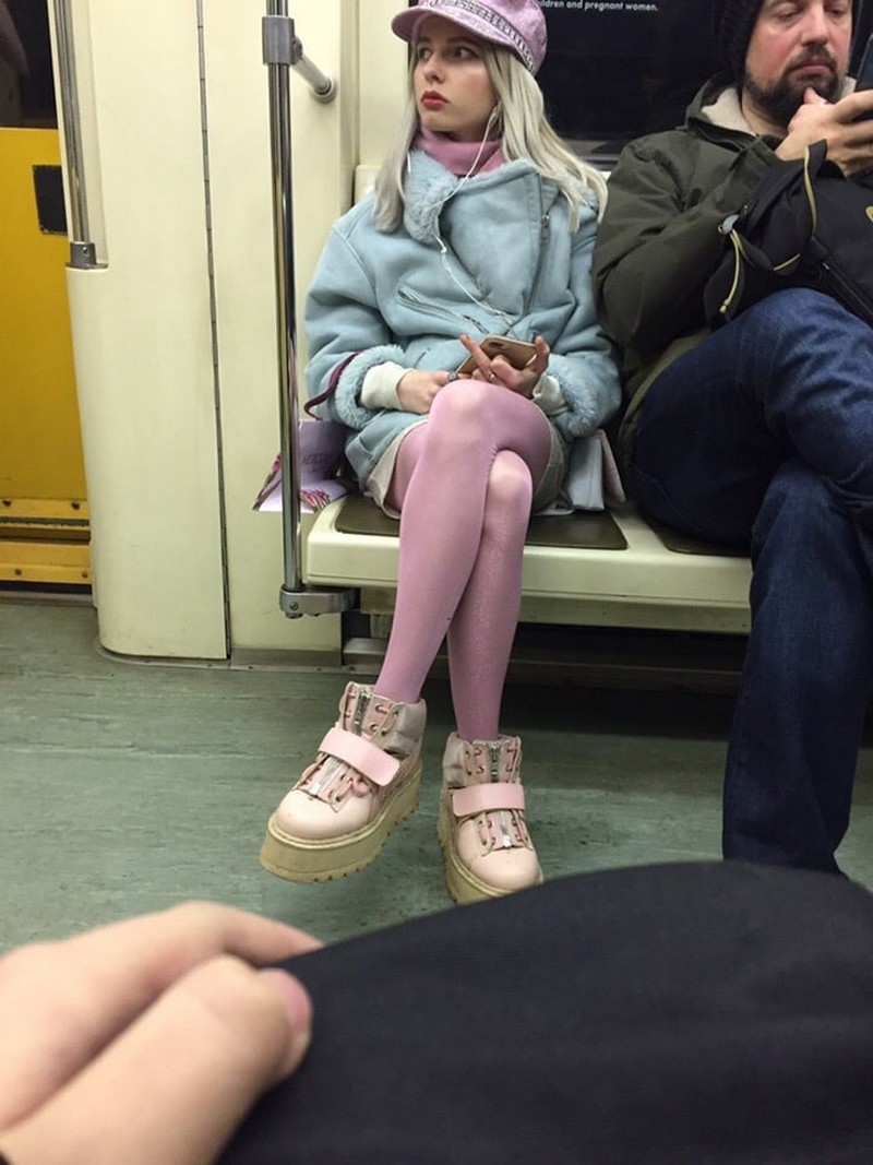 Strange People In The Subway (19 pics)