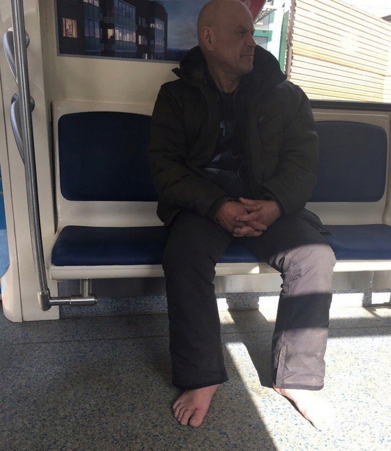 Strange People In The Subway (19 pics)
