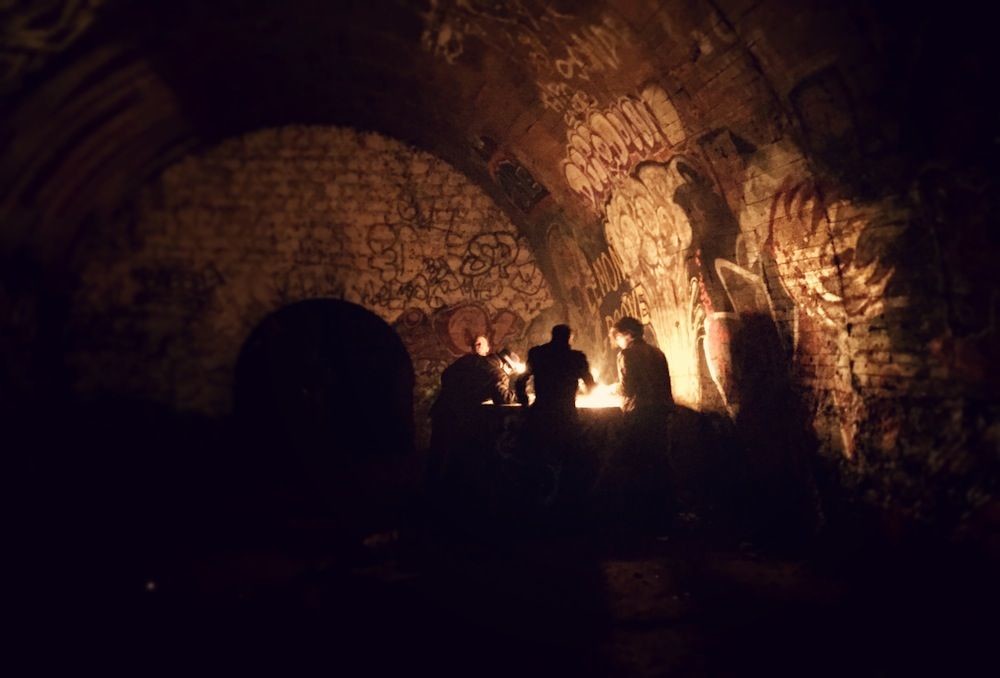 Abandoned Parisian Catacombs (35 pics)