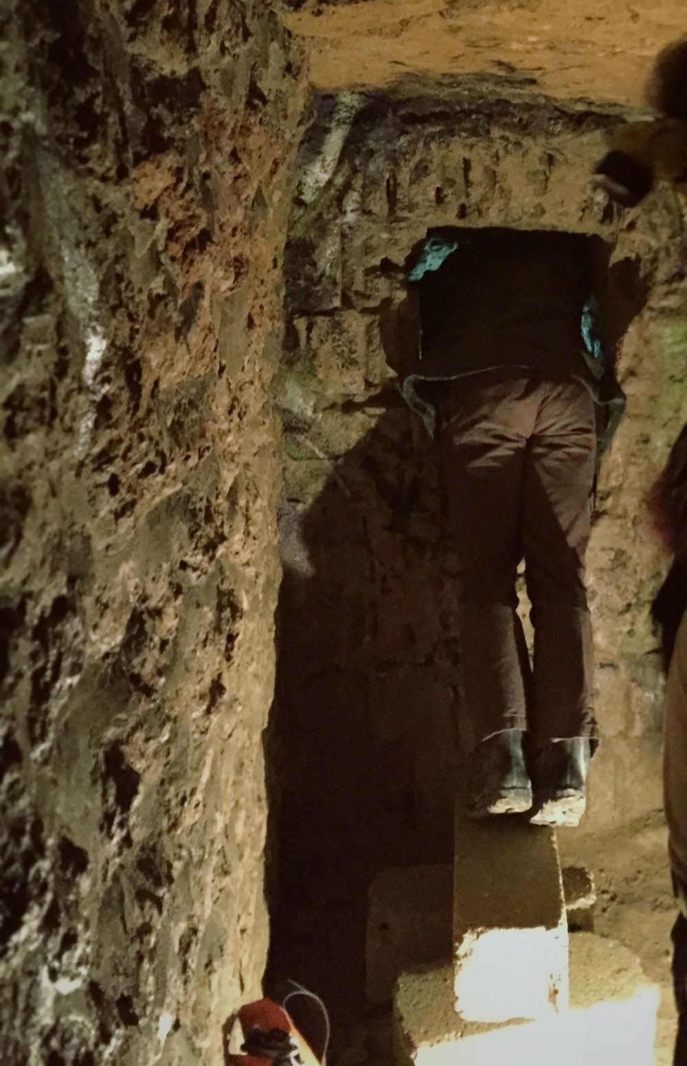 Abandoned Parisian Catacombs (35 pics)
