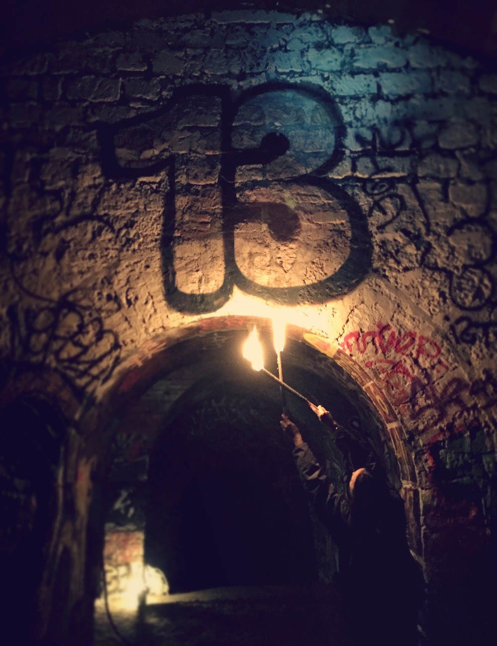 Abandoned Parisian Catacombs (35 pics)