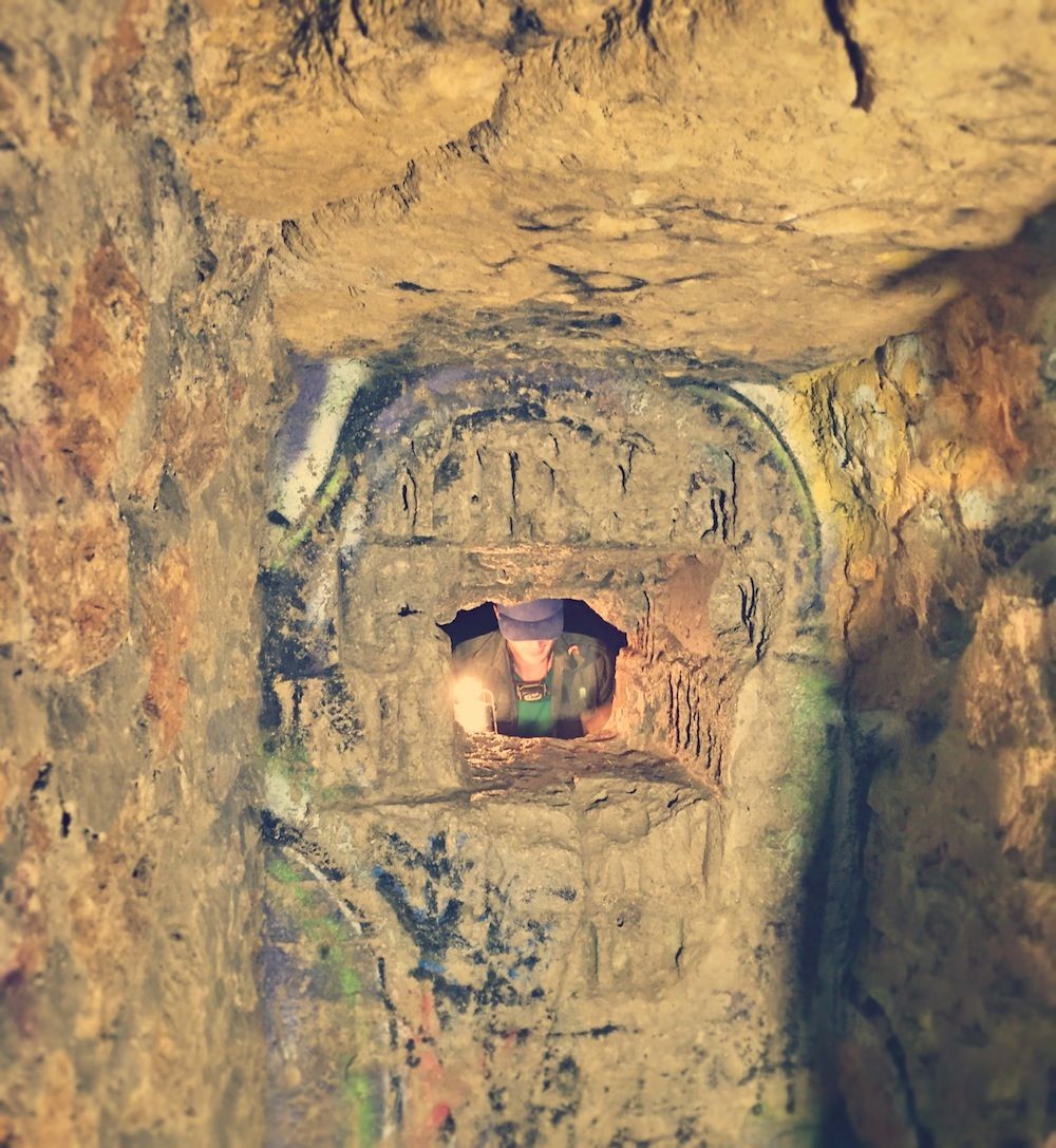 Abandoned Parisian Catacombs (35 pics)