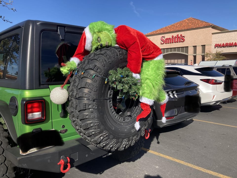 Terrible Car Decorations (14 pics)