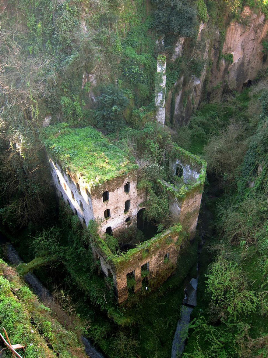 Atmospheric Abandoned Places (26 pics)