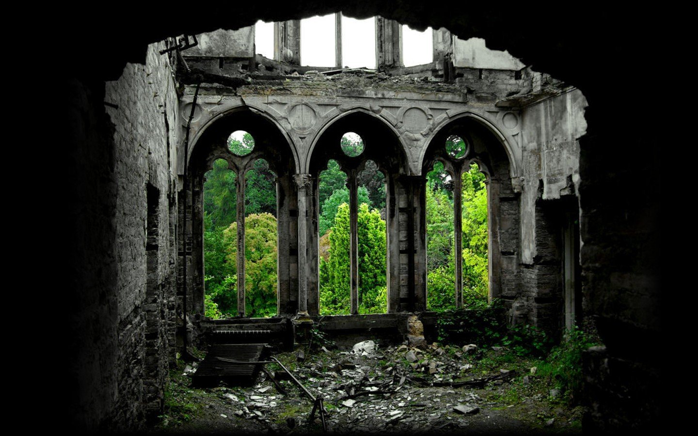 Atmospheric Abandoned Places (26 Photos)