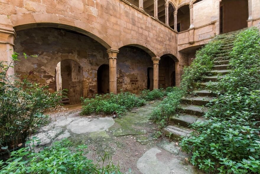 Atmospheric Abandoned Places (26 pics)