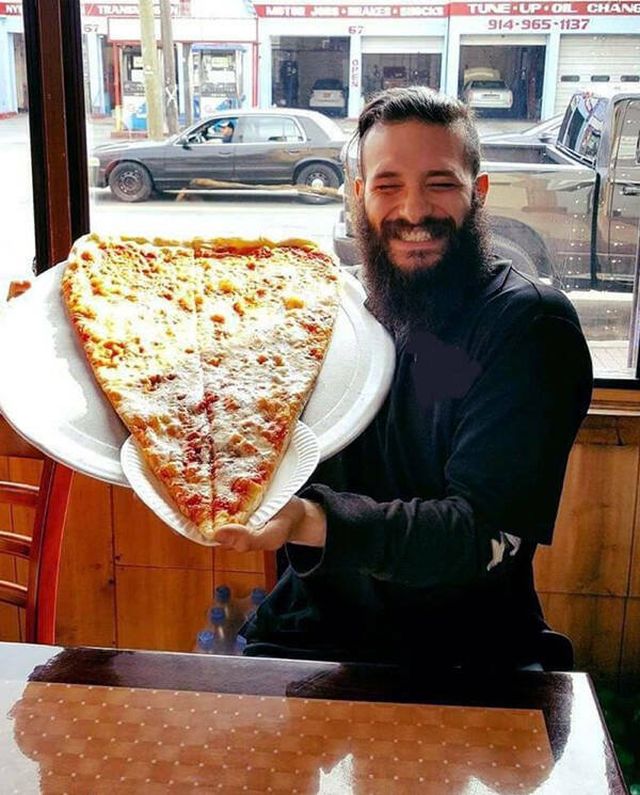 Huge Foods And Dishes (30 pics)