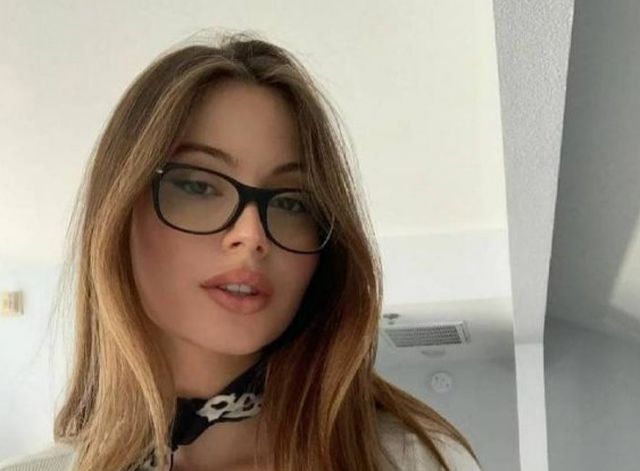 Girls In Glasses (48 pics)