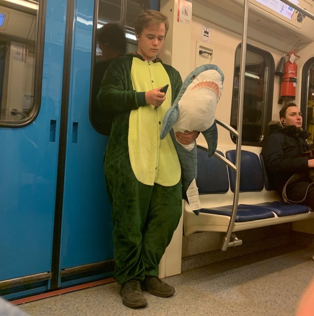 Strange People In The Subway (18 pics)