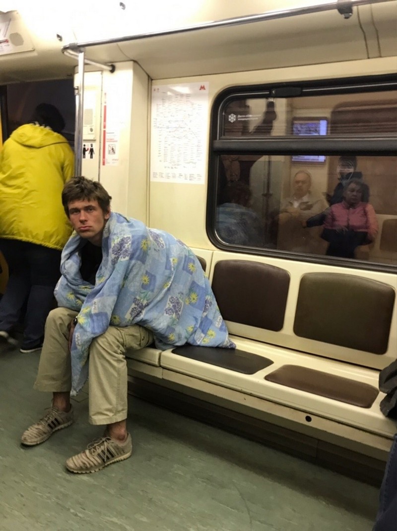 Strange People In The Subway (18 pics)