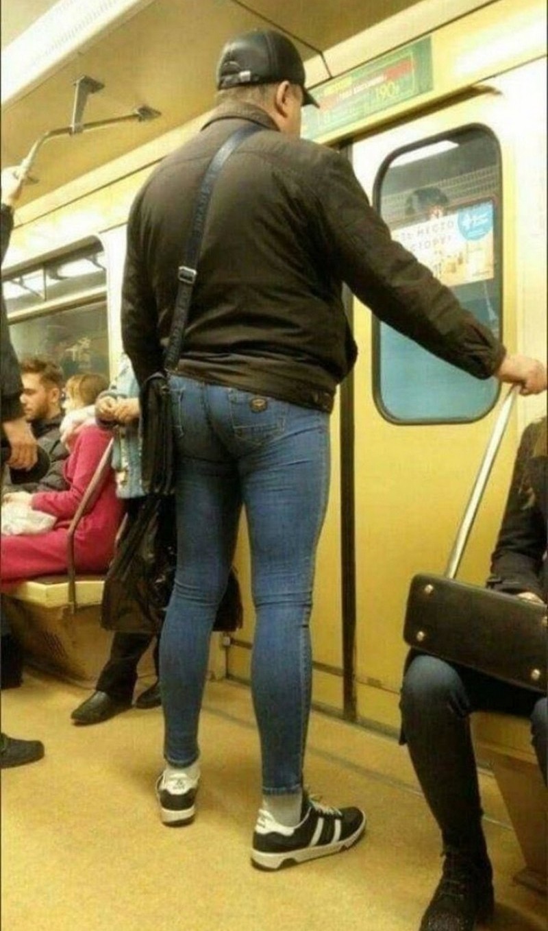 Strange People In The Subway (18 pics)