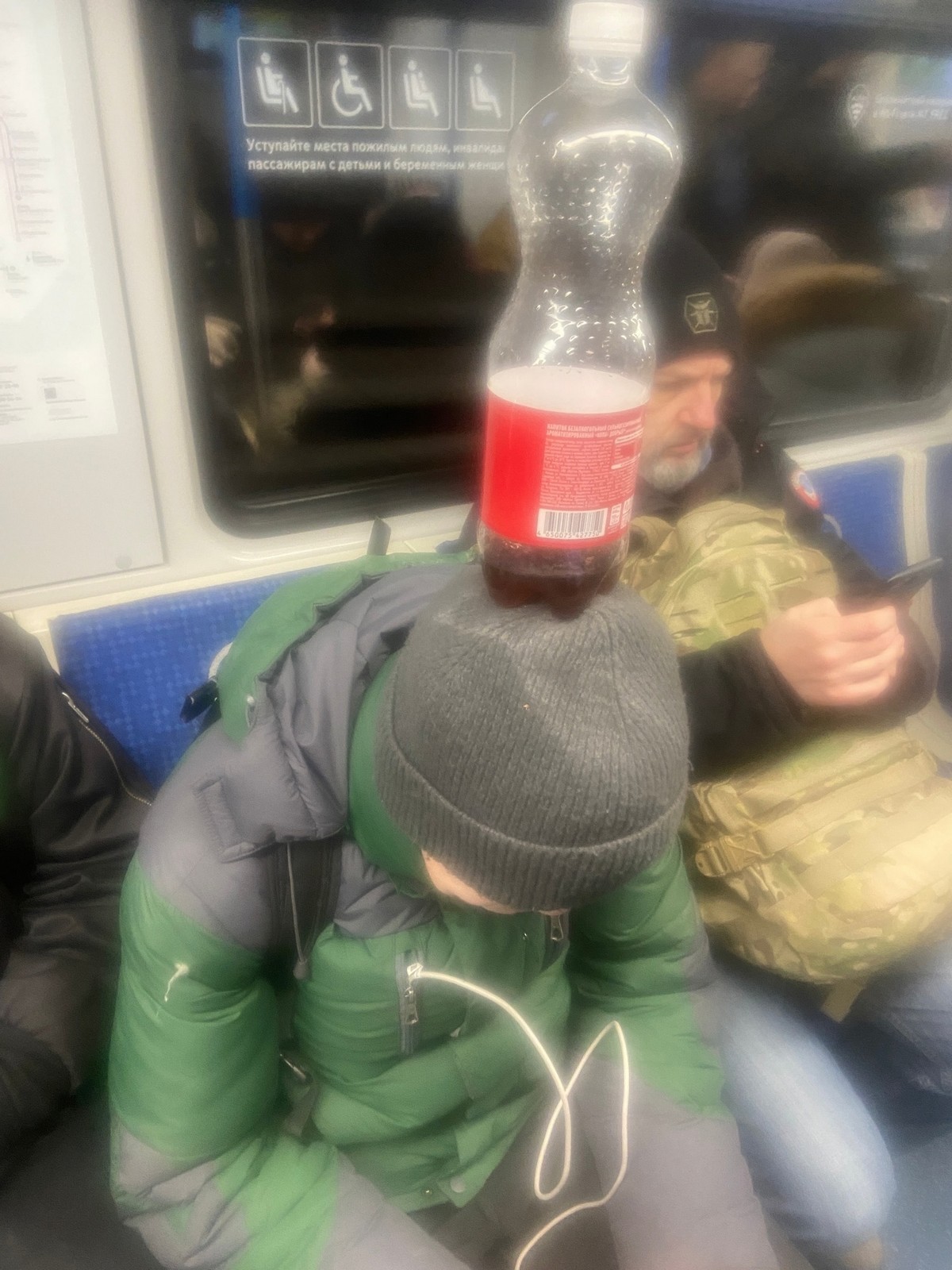 Strange People In The Subway (18 pics)