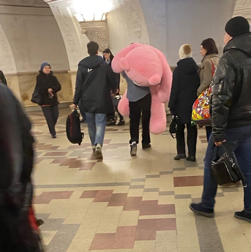 Strange People In The Subway (18 pics)