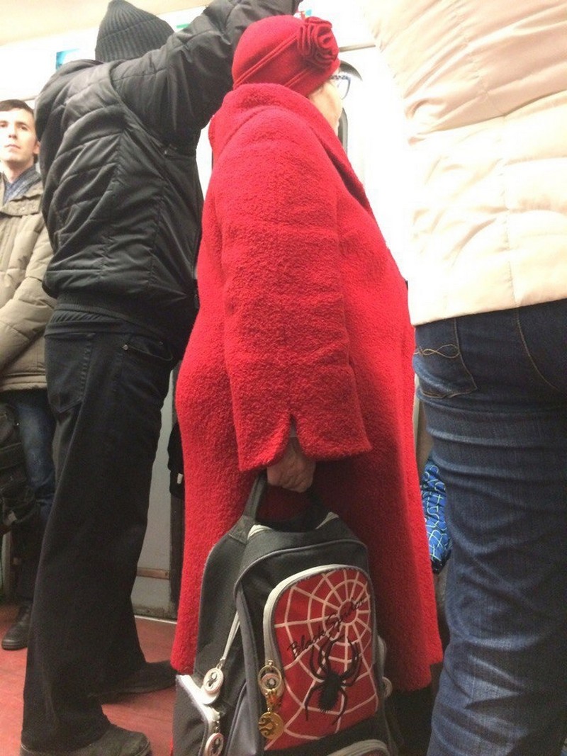 Strange People In The Subway (18 pics)