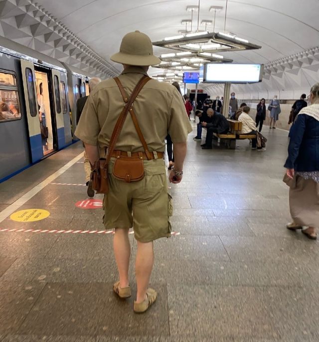 Strange People In The Subway (18 pics)