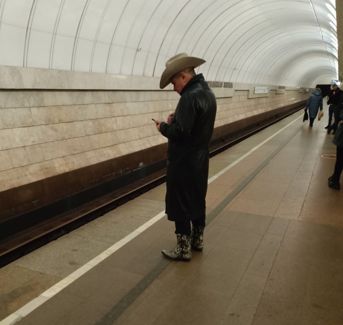 Strange People In The Subway (18 pics)