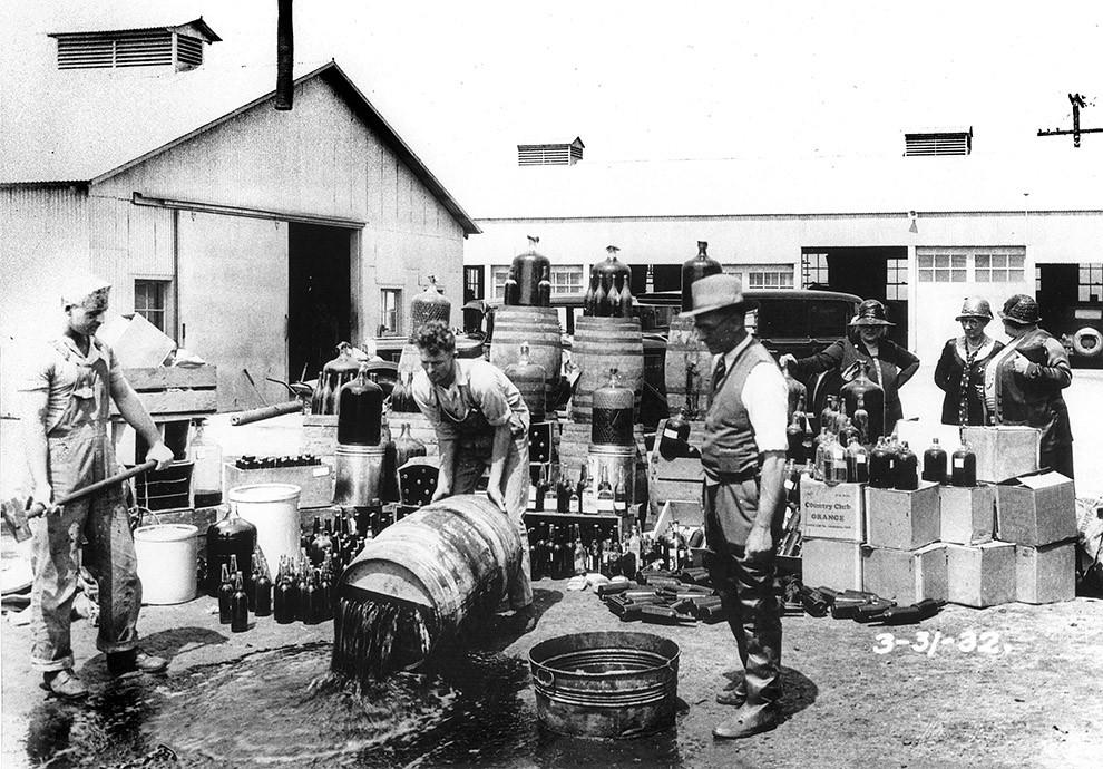 Photos From The Time Of The Prohibition Of Alcohol In The United States (19 pics)