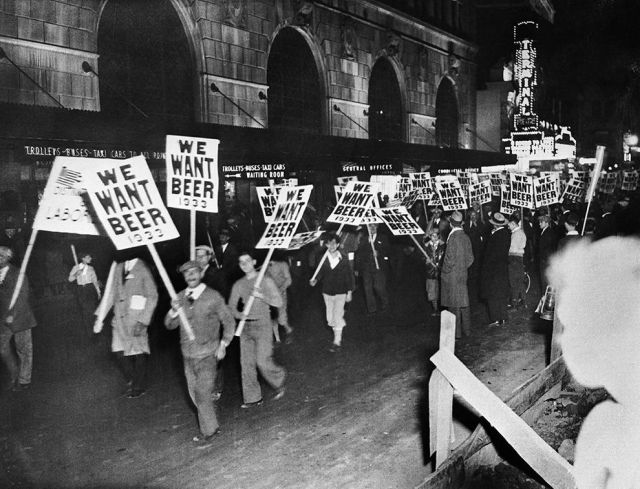 Photos From The Time Of The Prohibition Of Alcohol In The United States (19 pics)