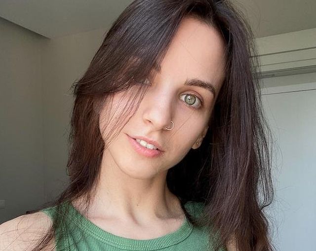 Braless Girls (35 pics)