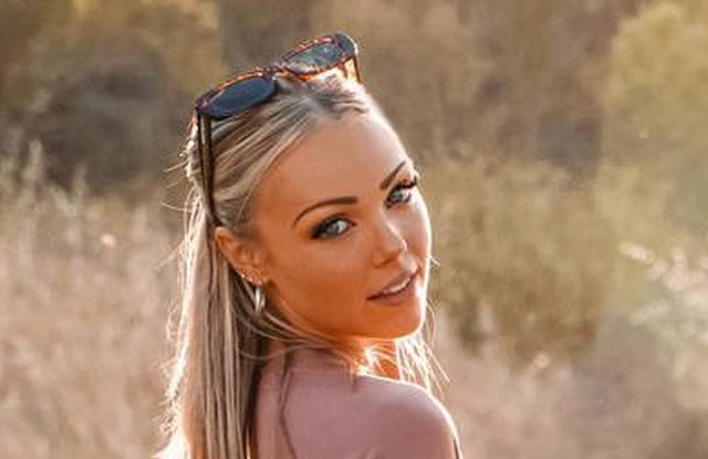 Girls And Golf (33 pics)