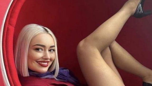 Hot Flight Attendants (23 pics)