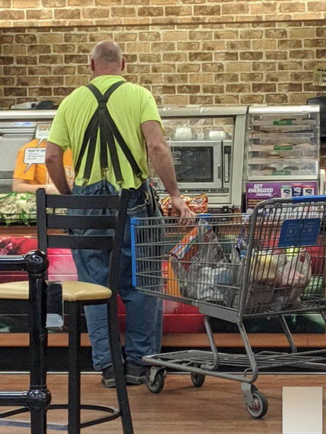 Strange People In Stores (38 pics)