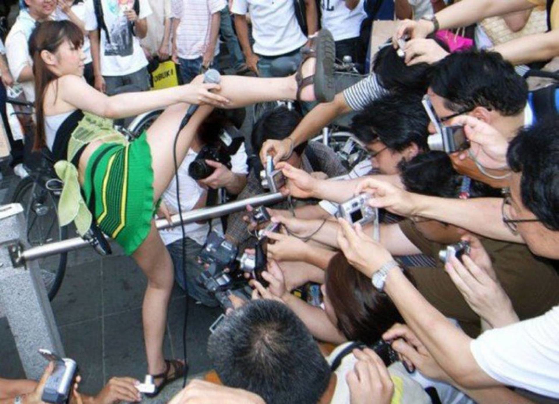 Strange Photos From Japan (15 pics)