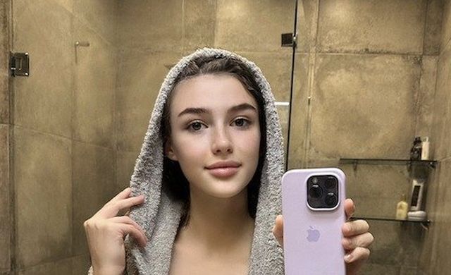 Girls In Towels (34 pics)