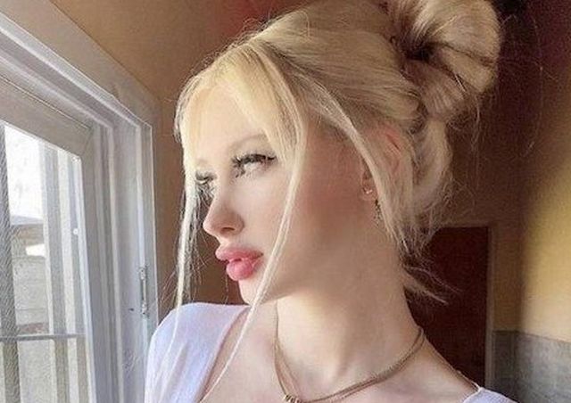 Braless Girls (33 pics)