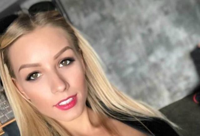 Girls With Red Lips (56 pics)