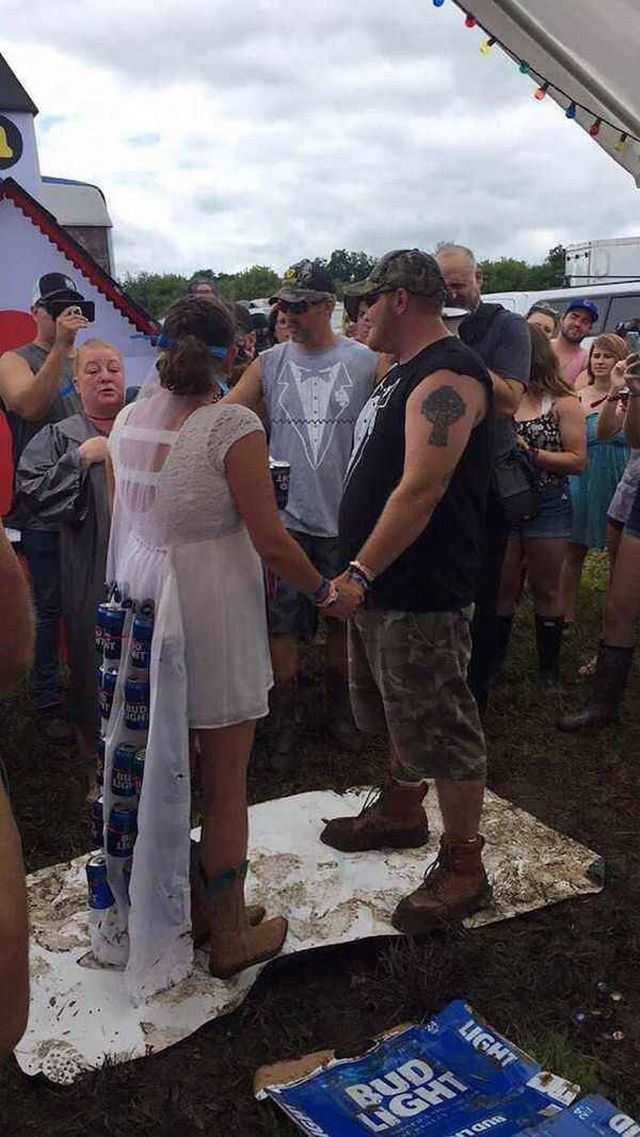 Weird Wedding Photos (19 pics)
