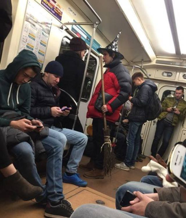 Odd People In The Subway (28 pics)