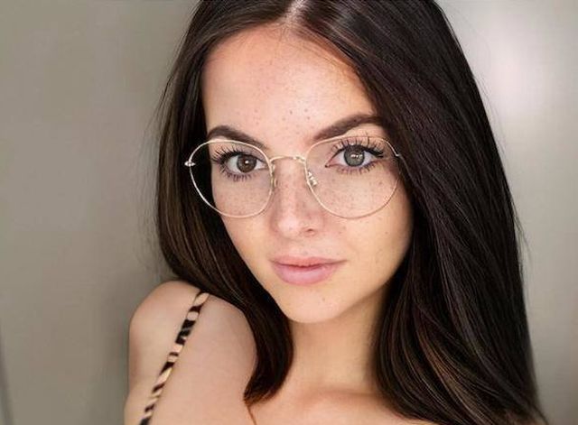 Girls In Glasses (37 pics)