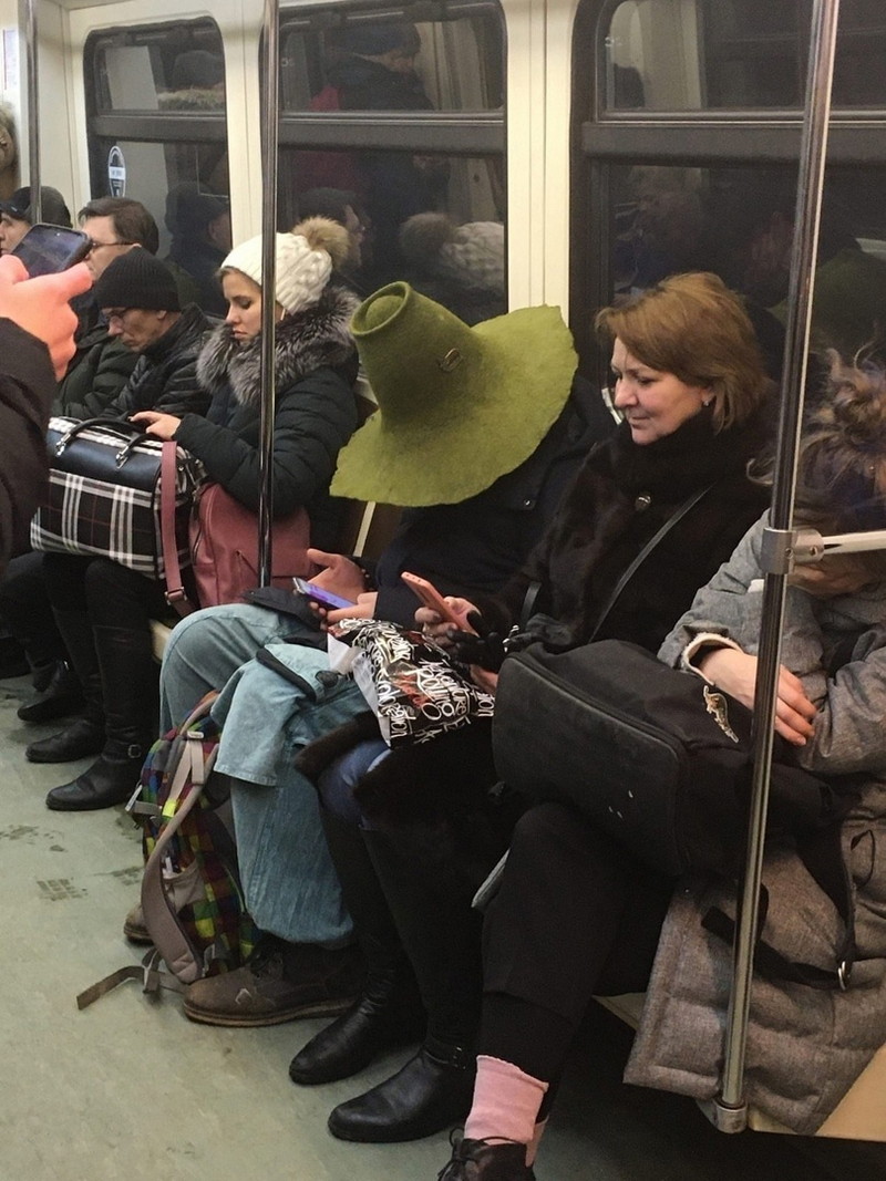 Strange People In The Subway (21 pics)