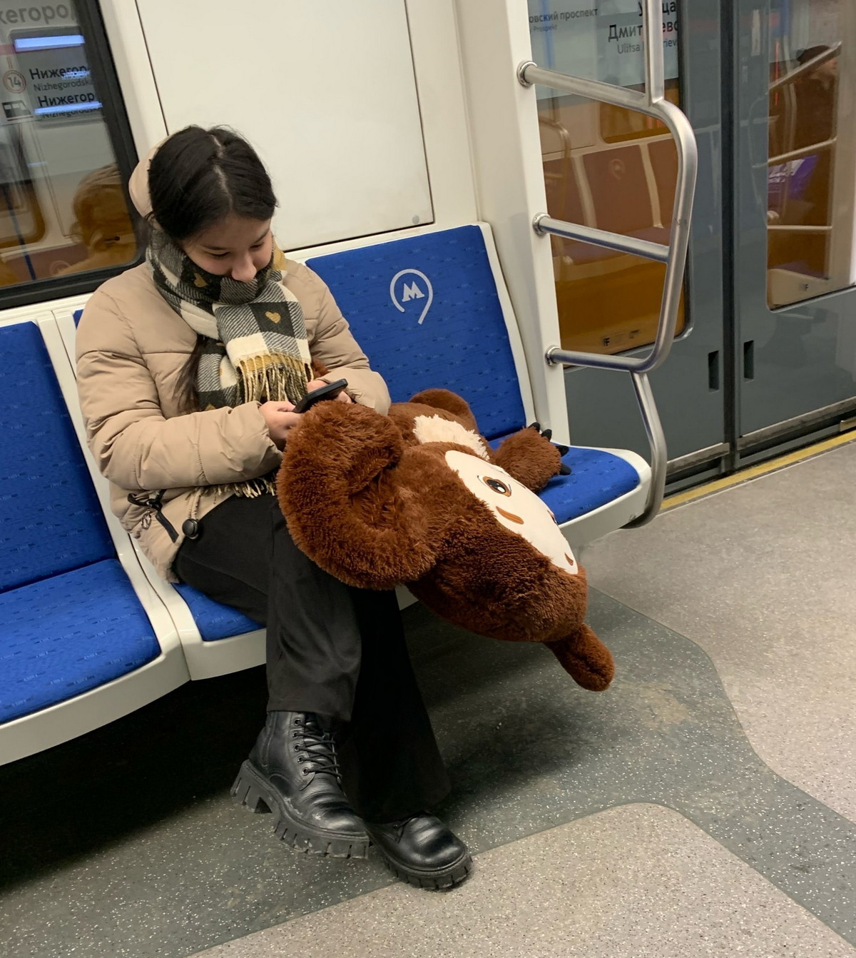 Strange People In The Subway (21 pics)